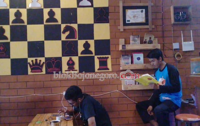Geliat Literasi di Kedai Kopi Second